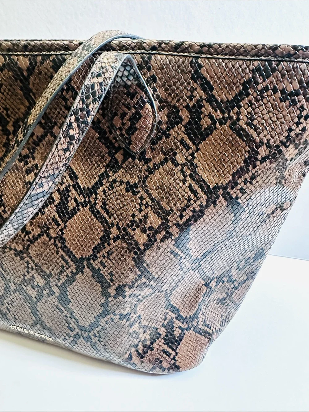 Steve Madden Wildly Chic Snake skin Style — Snakeskin-Print Tote 🐍✨2000s Glam
